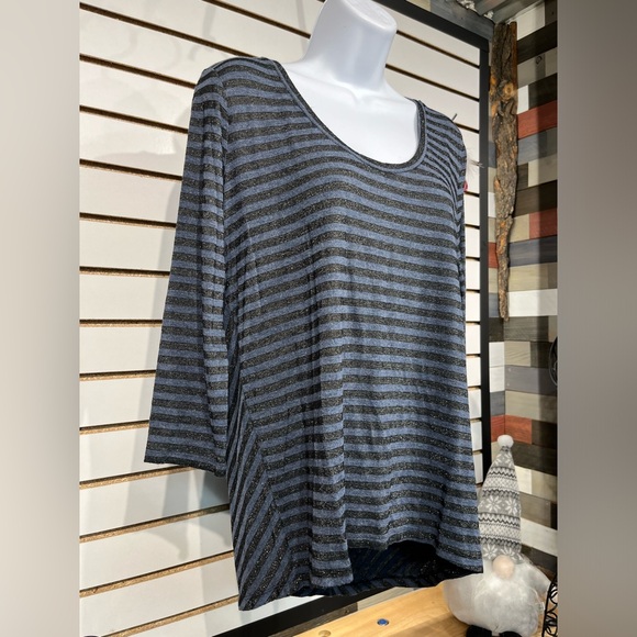 DKNY Jeans pullover size small - Picture 3 of 7